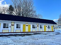 Skyland Motel Inn & Suites