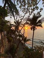 Traditional Sierra Leon Oceanfront Rooms