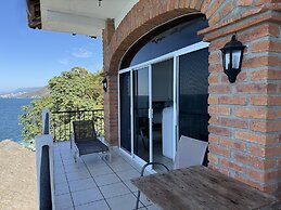 Traditional Sierra Leon Oceanfront Rooms