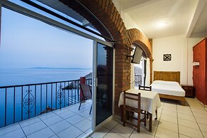 Traditional Sierra Leon Oceanfront Rooms