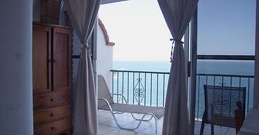 Traditional Sierra Leon Oceanfront Rooms