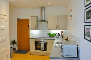 Crescent House Apartments