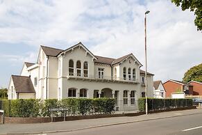 Crescent House Apartments