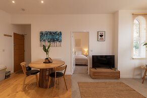 Crescent House Apartments