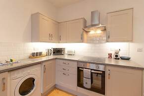 Crescent House Apartments