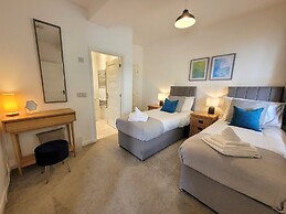 Crescent House Apartments