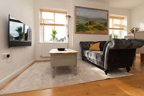 Crescent House Apartments