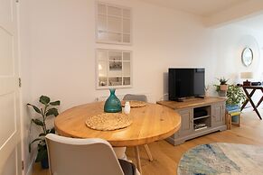 Crescent House Apartments