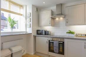 Crescent House Apartments