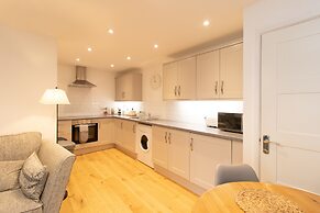 Crescent House Apartments