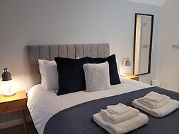 Crescent House Apartments