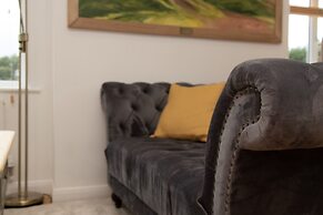 Crescent House Apartments