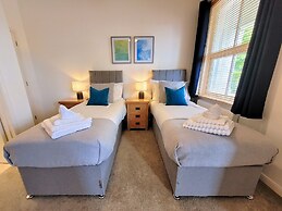 Crescent House Apartments