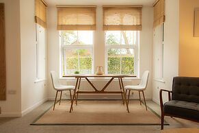 Crescent House Apartments