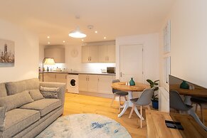 Crescent House Apartments