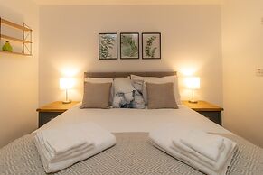 Crescent House Apartments