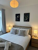 Crescent House Apartments