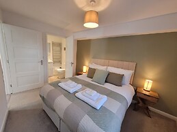 Crescent House Apartments