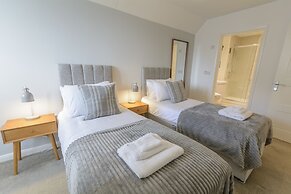 Crescent House Apartments