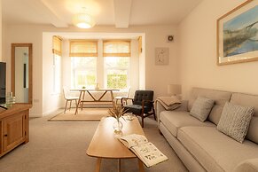 Crescent House Apartments