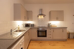 Crescent House Apartments