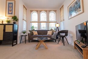 Crescent House Apartments