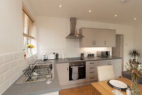 Crescent House Apartments