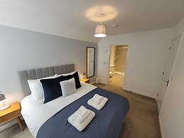 Crescent House Apartments