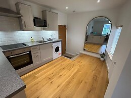 Crescent House Apartments