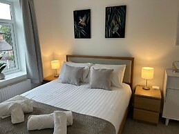 Crescent House Apartments