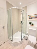 Crescent House Apartments