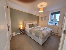 Crescent House Apartments