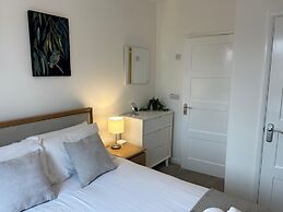 Crescent House Apartments