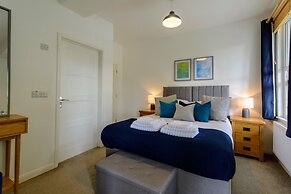 Crescent House Apartments