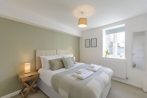 Crescent House Apartments