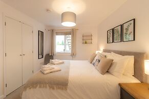 Crescent House Apartments