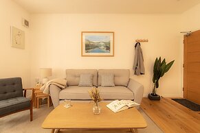 Crescent House Apartments