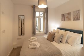 Crescent House Apartments