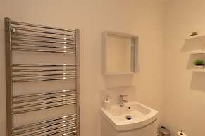 Crescent House Apartments