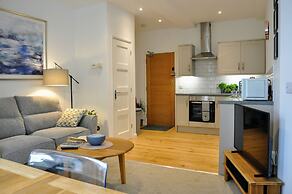 Crescent House Apartments