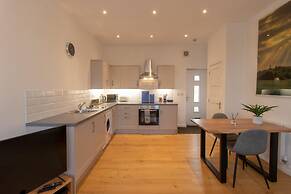 Crescent House Apartments