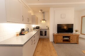 Crescent House Apartments