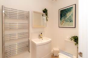 Crescent House Apartments