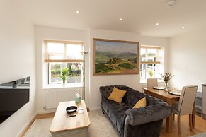 Crescent House Apartments