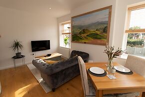 Crescent House Apartments