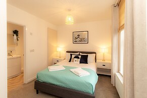 Crescent House Apartments