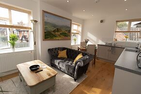 Crescent House Apartments