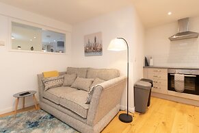 Crescent House Apartments