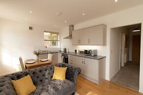 Crescent House Apartments