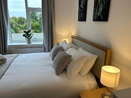 Crescent House Apartments